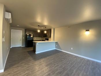 Laminate flooring | 5th ward | three sixty